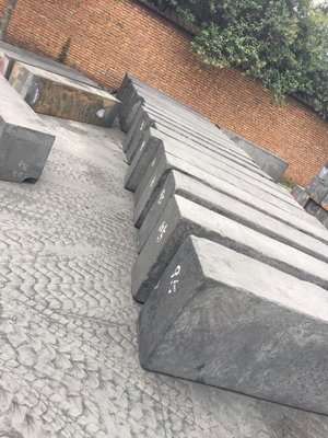 500 300 200 mm Densité 1,78 g/cm3 Bloc de graphite de qualité industrielle avec personnalisation