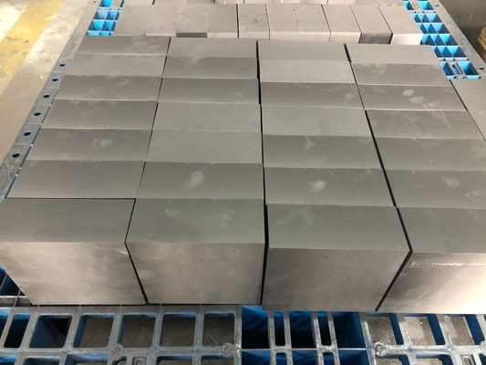 Graphite isostatique de qualité industrielle pour l'industrie de l'aluminium Densité 1,75 g 1,80 g 1,85 g/cm3