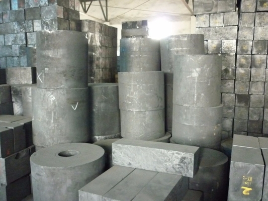 Le premier graphite moulé à différents degrés.