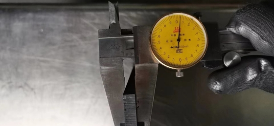 Formation de la plaque de graphite moulée par pressage isostatique pour le graphite de carbone de haute pureté