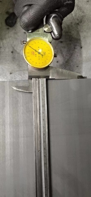 Formation de la plaque de graphite moulée par pressage isostatique pour le graphite de carbone de haute pureté