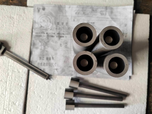 Personnalisation Densité de revêtement intérieur 1,8 g/cm3 1,85 g/cm3 Moldure de graphite pour la coulée en laiton