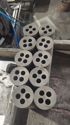 100% Densité de carbone 1,78 g/cm3 1,85 g/cm3 Matrice de graphite pour la fonte continue de laiton