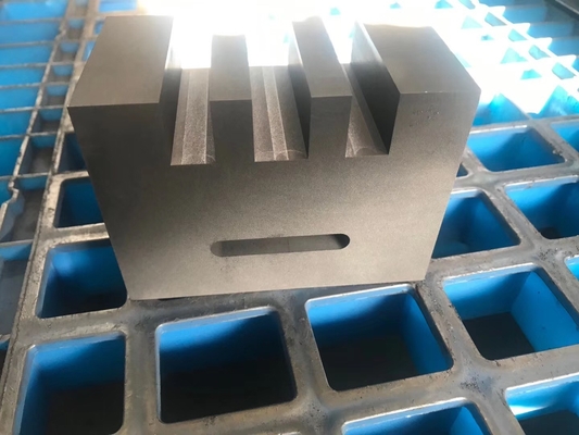 Rotor isostatique de graphite résistant aux hautes températures 1,85 g personnalisé pour le four à vide
