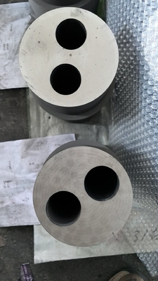Densité élevée 1,85g 1,91g Moule de graphite pour la coulée continue de laiton en douceur à l'intérieur
