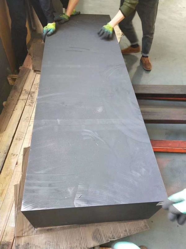 Blocs de graphite gros 100% en carbone usinés 1,75 g/cm3 Morphologie cristalline Graphite en flocons