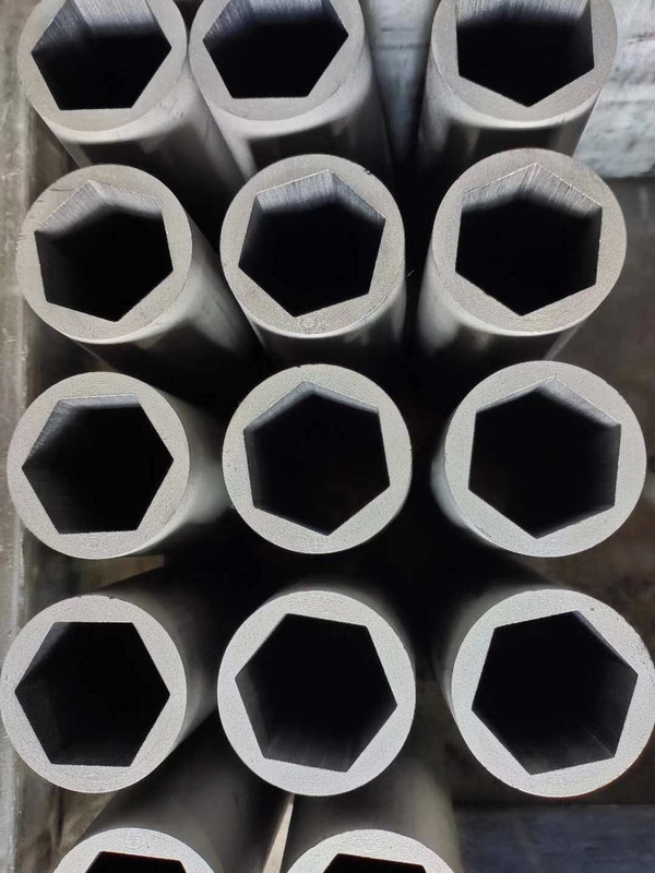 Densité et revêtement intérieur en noir lisse Densité 1,85 g Graphite pour la coulée en laiton