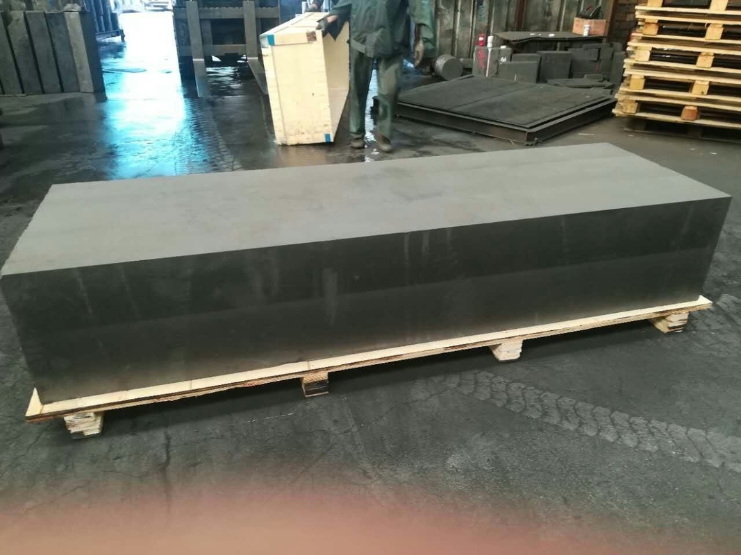 Graphite moulé de qualité industrielle 1,75 g/cm3 Bloc de graphite 740*400*2300 mm