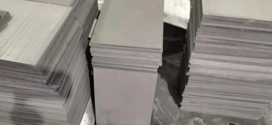 Formation de la plaque de graphite moulée par pressage isostatique pour le graphite de carbone de haute pureté