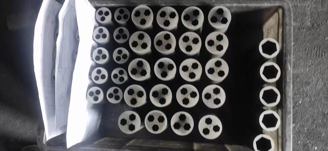 Tête de graphite personnalisée pour la coulée de cuivre Contenu en cendres 0,01% Résistance 7-10 Ohm